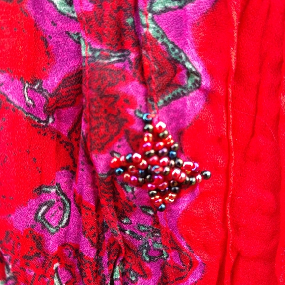 Le Caviar red, multi colored beaded v neckline top - Picture 5 of 8